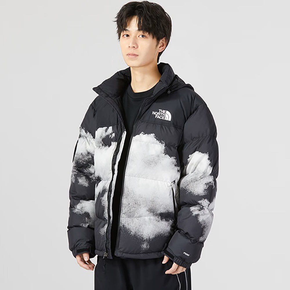 The North Face 1922 男 連帽羽絨外套 保暖 防潑水 雲海 塗鴉 黑 白 NF0A7WYQ9R0