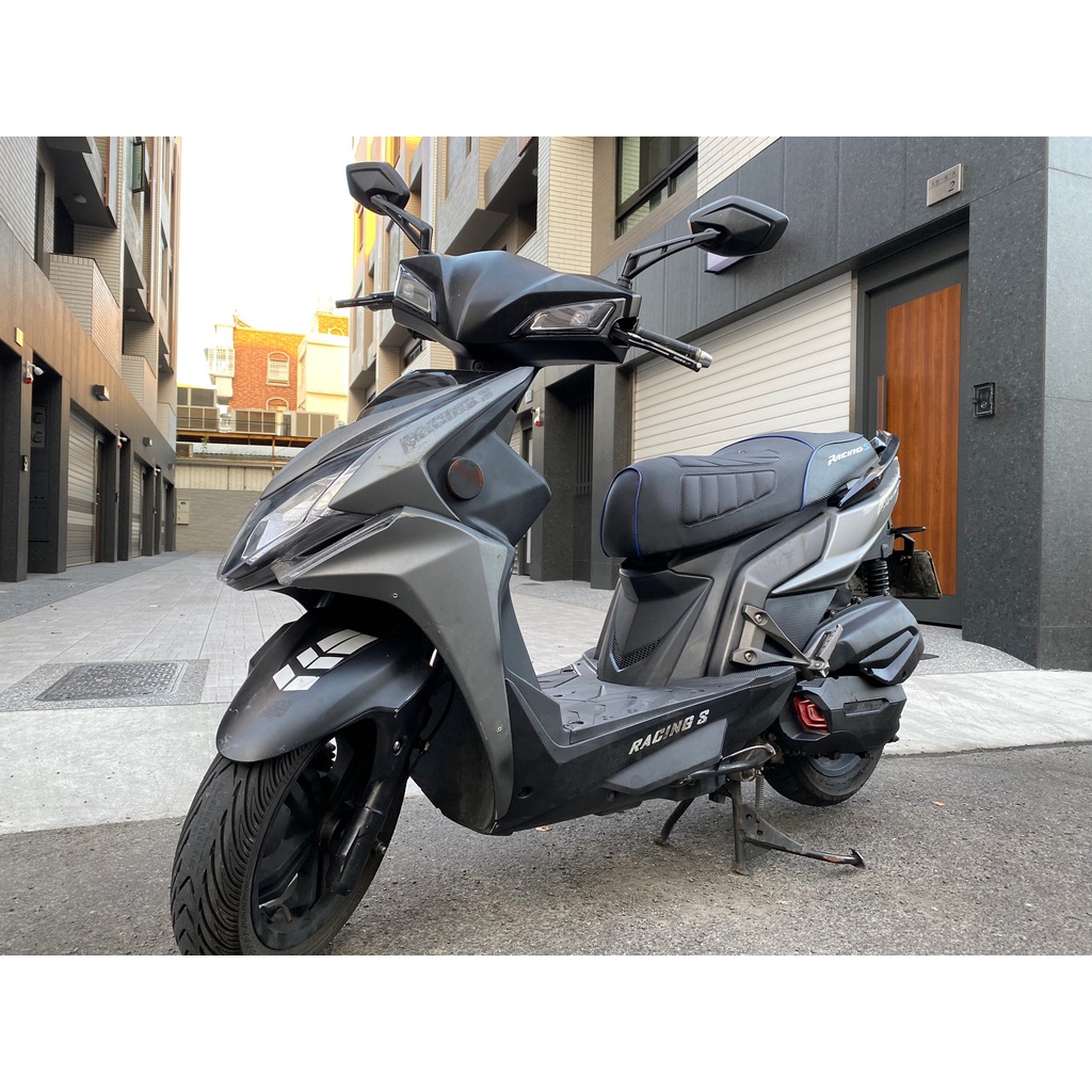 KYMCO 雷霆S 150二手檔車中古車配合全額.超額.學生貸款強力過件白牌黃牌紅牌仿賽街車大型重機滿18即可辦理