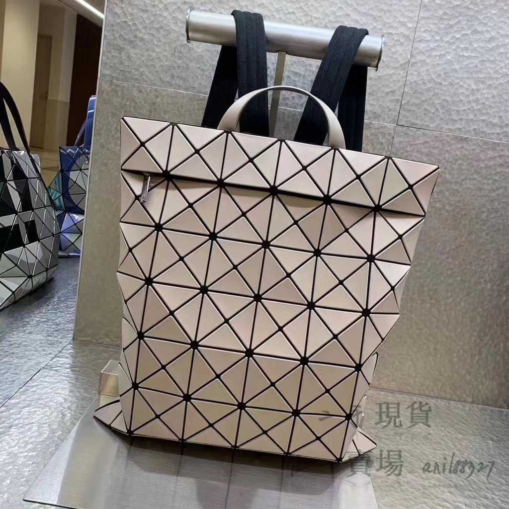 二手精品 三宅一生 Issey Miyake BAOBAO JET 扁平背包 雙肩包 後背包 書包 男女同款 奶茶色