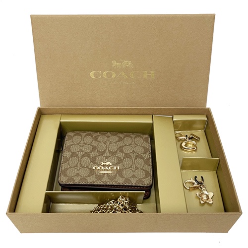 【COACH】C LOGO雙吊飾鏈帶斜背零錢包禮盒(超迷你款-焦糖)