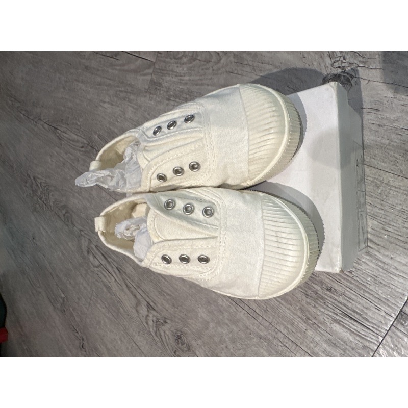 日本代購二手KUT兒童懶人帆布鞋，九成新（17cm)