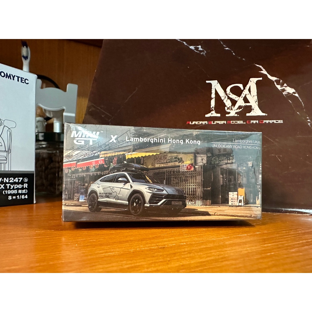 MINI GT #443 1/64 香港限定 背包客 Lamborghini Urus 銀 背書包