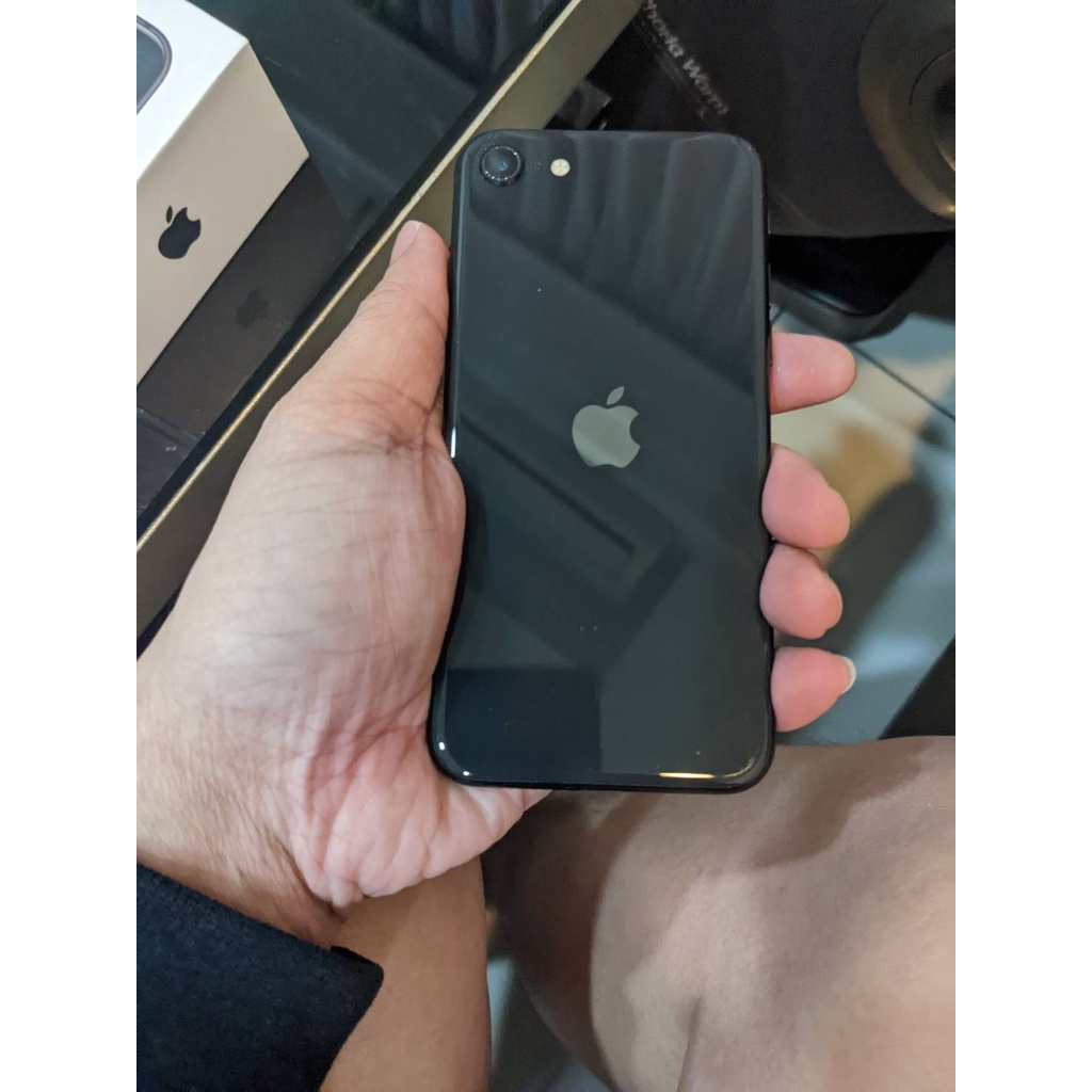 近全新二手iphone SE2 2020 128GB太空黑色