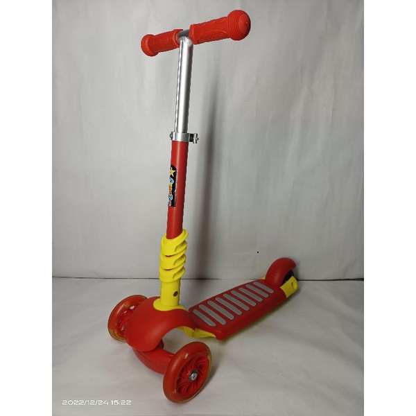 scooter兒童三輪平衡滑板車（紅色發光輪）