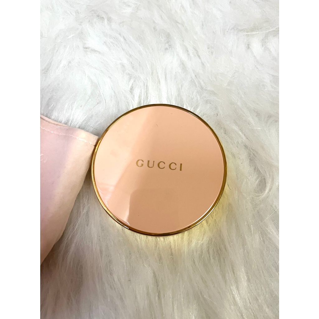 Gucci 柔焦凝光粉餅04 自然膚色