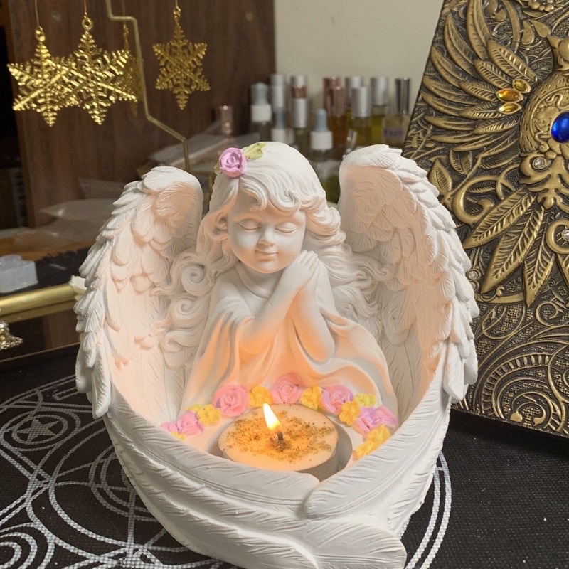 「薰詩奈」現貨 小女孩天使燭臺擺件 水晶座 天使雕像擺件蠟燭燭臺底座環保樹脂室內裝飾70041