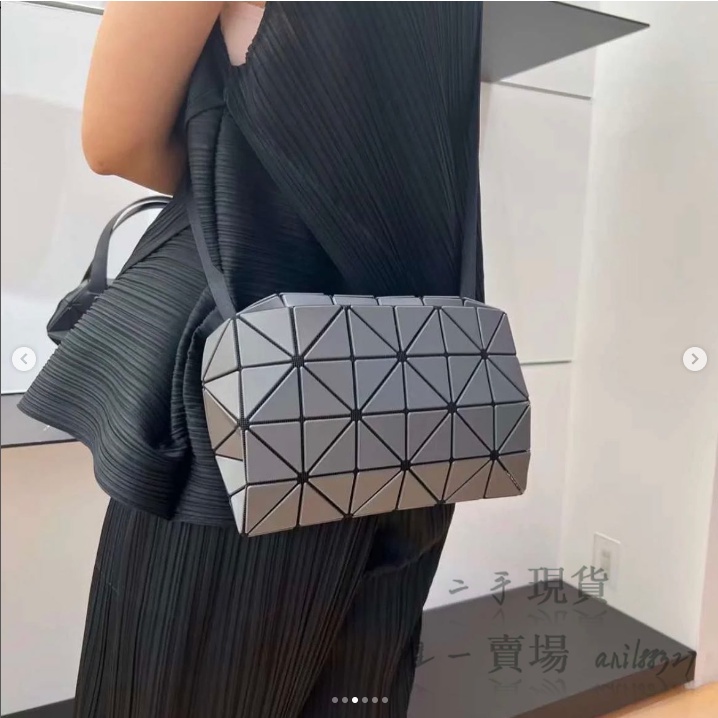 二手精品 三宅一生 Issey Miyake BAOBAO Cartons 盒子包 斜挎包 肩背包 男/女同款 霧面灰色