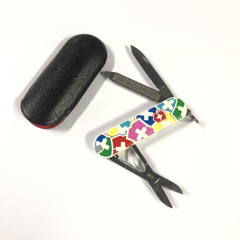 [沐沐屋］victorinox 繽紛十字盾牌 0.6223841 維氏瑞士刀