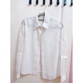 韓劇金秘書系列-燈籠袖鏤空造型白襯衫