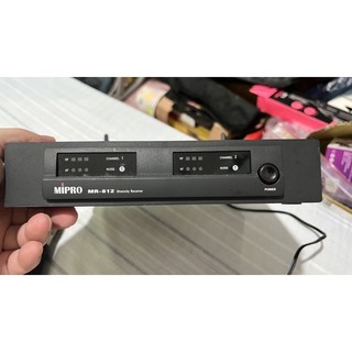 二手/中古MIPRO UHF雙頻道無線麥克風自動選訊接收機 MR-812《搭配雙手握麥克風MH-80》車用/家用都可以