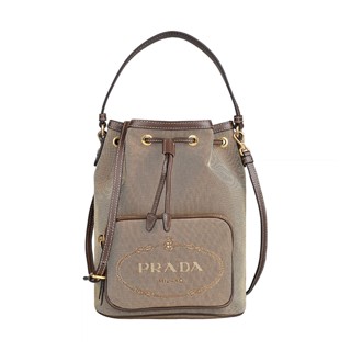 prada duet刺繡logo緹花帆布搭配牛皮滾邊束口手提斜背水桶包(棕x深褐)