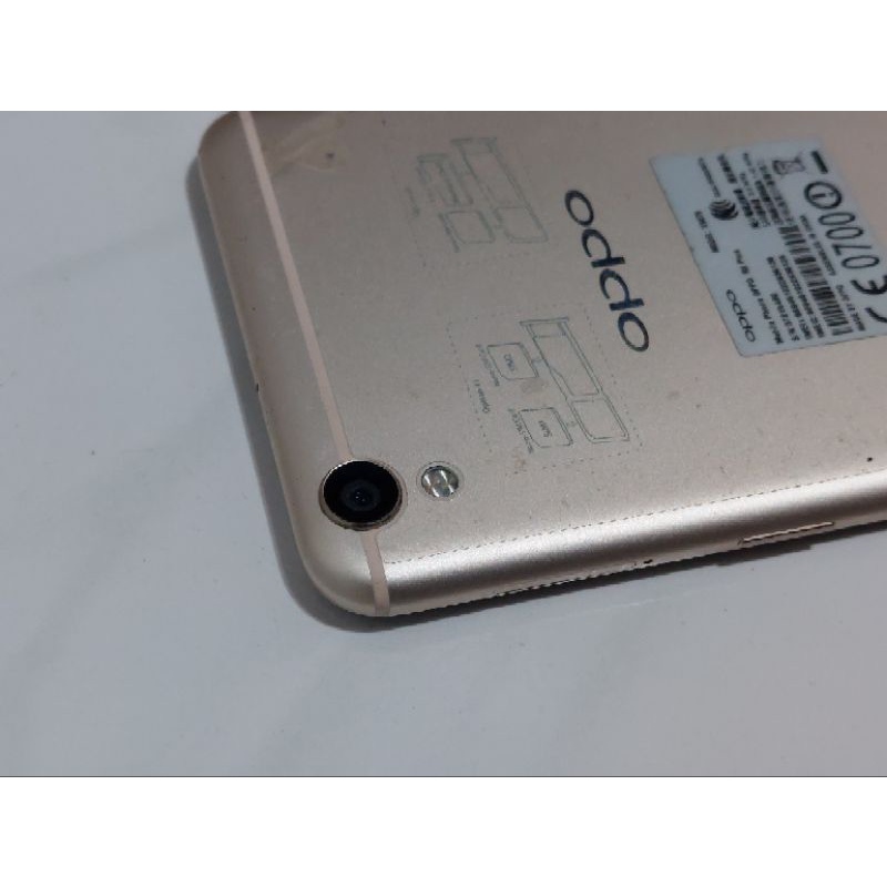 清倉便宜賣:手機OPPO R9 Plus 64G，有充電線和盒子，已貼新的保護貼，背面貼紙未撕