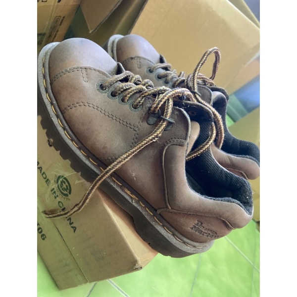 免費贈送 DR.MARTENS 4號