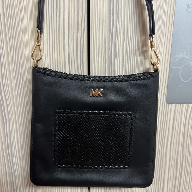 「全新」Michael kors MK 斜背包 寬背帶