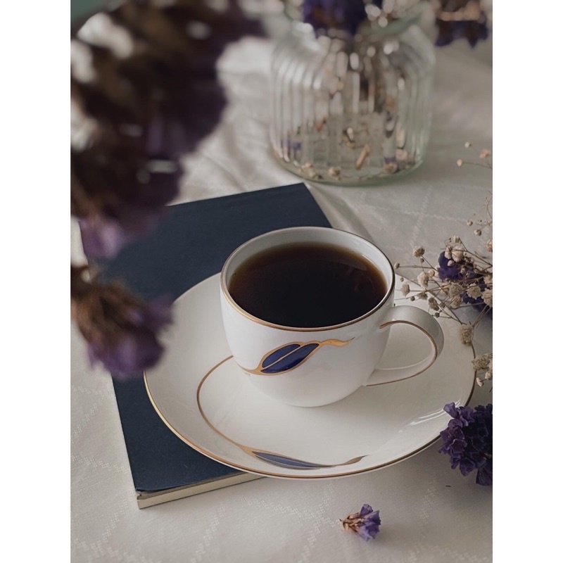 GIVENCHY 紀梵希 • Vintage • 近新收藏美品 優美的樹葉線條 浮雕金漆 古董咖啡杯+盤組