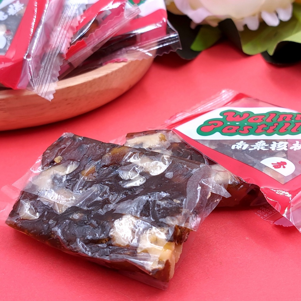 【嘴甜甜】 甜香園南棗核桃糕 200公克 香港 傳統糕點 南棗 棗泥核桃糕 核桃糕 全素核桃糕  包裝糖果系列