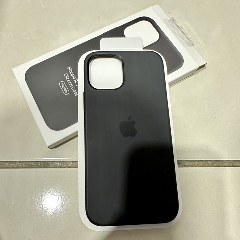 ［二手］蘋果 iPhone 12Pro MagSafe 原廠矽膠保護殼 黑色。