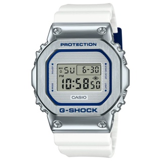 【CASIO G-SHOCK】冬季復古浪漫金屬感方形情侶對錶-銀x白 GM-5600LC-7