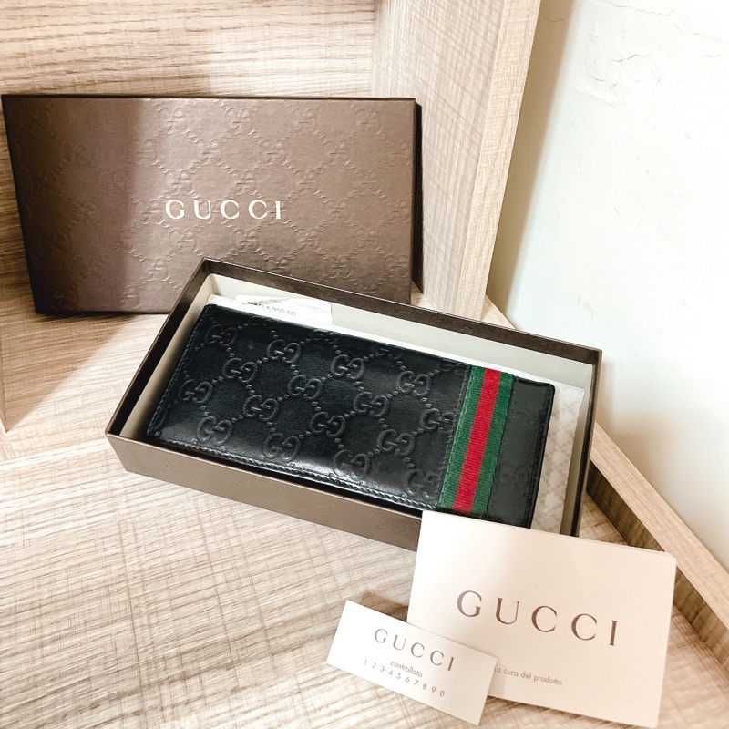 Gucci 香港專櫃購入，滿版壓紋掀蓋扣式長夾（二手）