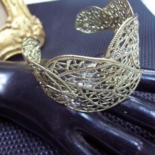 【 小纖維VINTAGE古著! 】豪美麗^^! 優雅淡金 鏤空輕盈金屬葉片 精緻古董特殊款手環