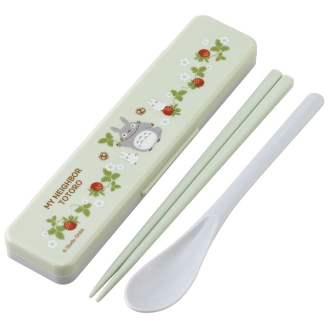 【現貨】小禮堂 宮崎駿 龍貓 盒裝兩件式餐具組 Ag+ (綠藍草莓款)