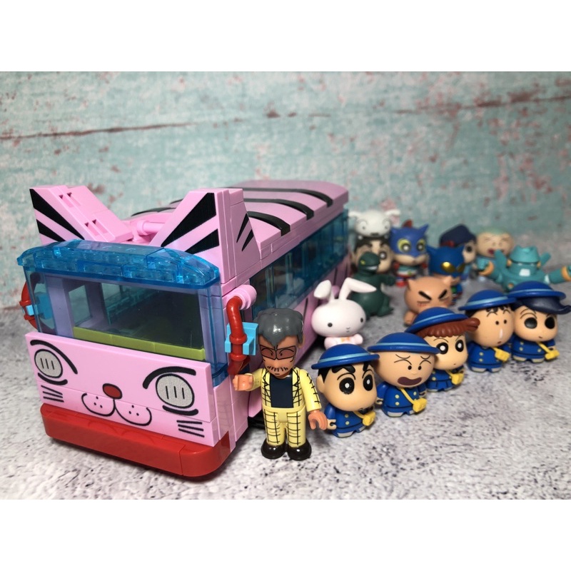 🔫獨家手作🔫蠟筆小新  阿呆 動感超人 光屁屁怪獸 鋼達姆機器人 貓咪公車 貓咪校車 雙葉幼稚園 公仔 吊飾 鑰匙圈