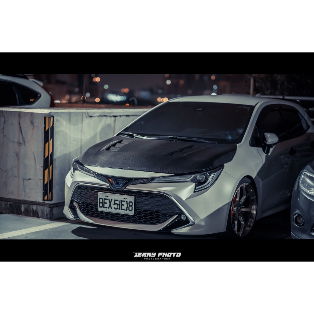 AURIS COROLLA SPORT 卡夢 引擎蓋 空力套件