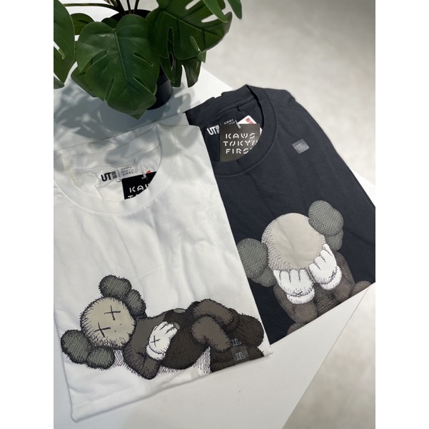 ｛ Via ｝台北信義 KAWS X UNIQLO 聯名 短袖公仔TEE 現貨