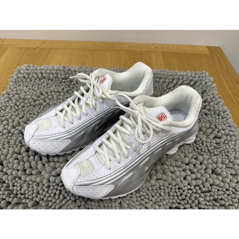 「現貨。降價」Nike Shox R4 White Metallic Silver 彈簧鞋/白銀 無原盒 US 9.5