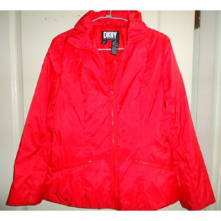 DKNY 韓國製亮紅色羽絨外套,90%鵝絨,尺寸P,肩寬42.cm胸寬46.5.cm,少穿極新降價大出清