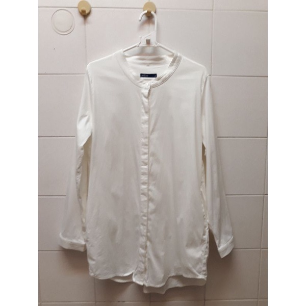 二手女版Olivo長袖長版襯衫(S)，售1280元。