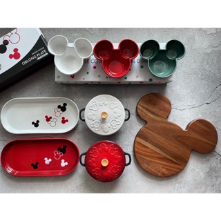 【愛咪雜貨小舖】全新現貨Le Creuset 迪士尼 米奇 聯名商品 相思木託盤 醬料碟 媽咪鍋烤盅 媽咪鑄鐵鍋 橢圓盤