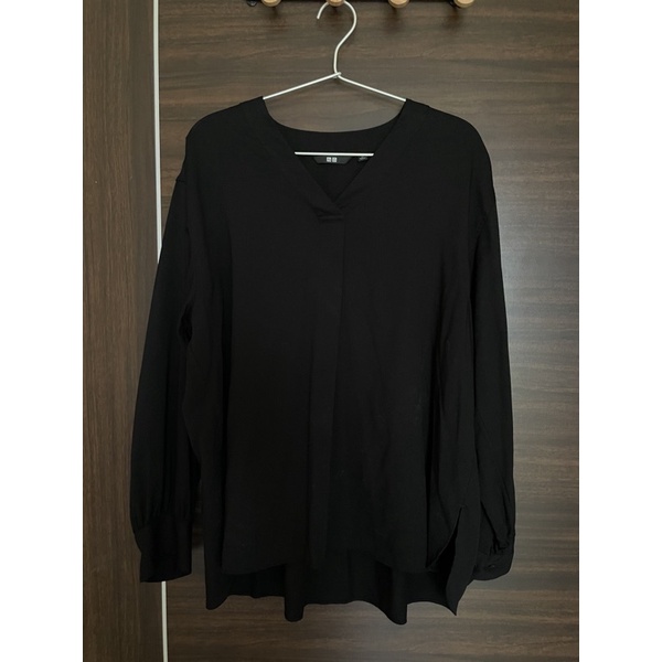 Uniqlo 黑色雪紡V領襯衫長袖上衣