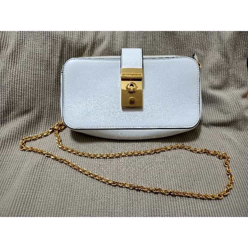 EMPORIO ARMANI 白色金鍊金釦斜包 側背包 手機包