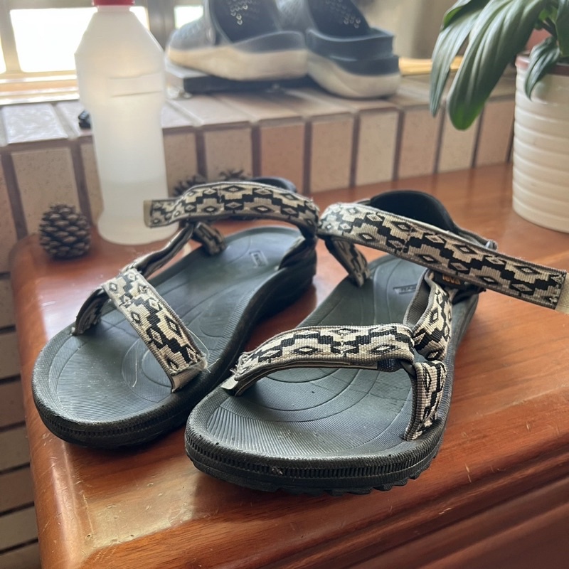 Teva 涼鞋 好市多購入❗️