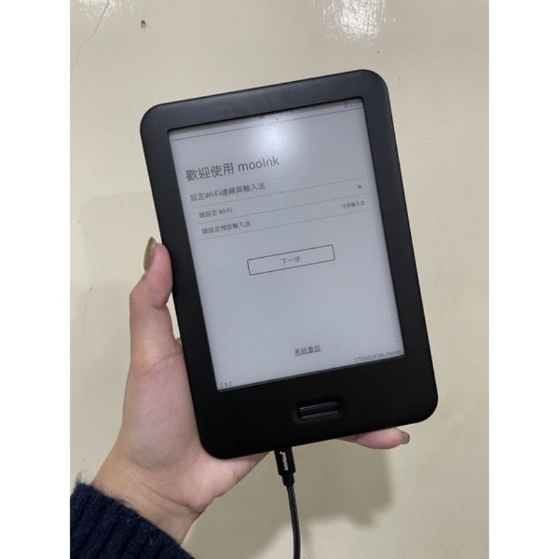 讀墨Mooink 6吋電子書閱讀器(附贈2個副廠貓咪保護套和創見32g記憶卡)