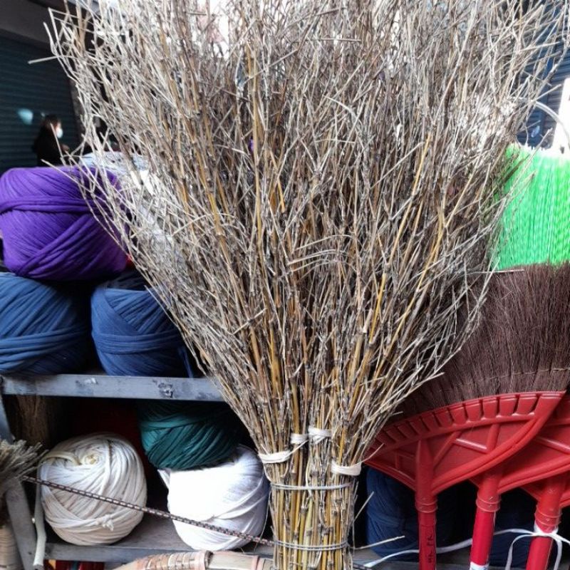 台灣製 阿嬤手工新埔桂竹掃把一根根绑 環保竹掃把 國寶