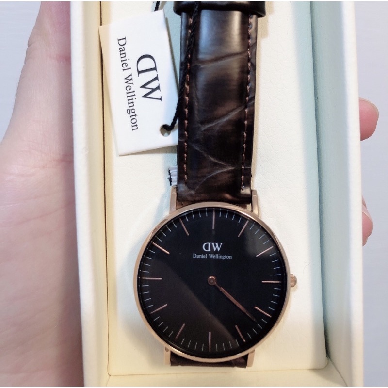 正品《二手》DW Classic York 黑棕真皮壓紋錶 DW00100140手錶