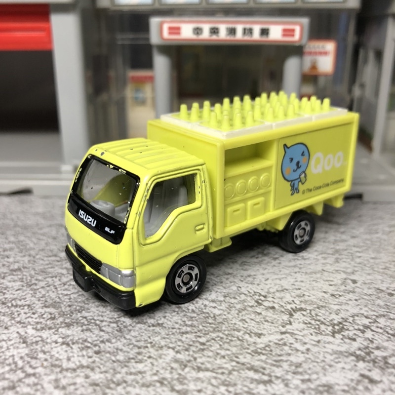 Tomica 83 Isuzu elf Qoo