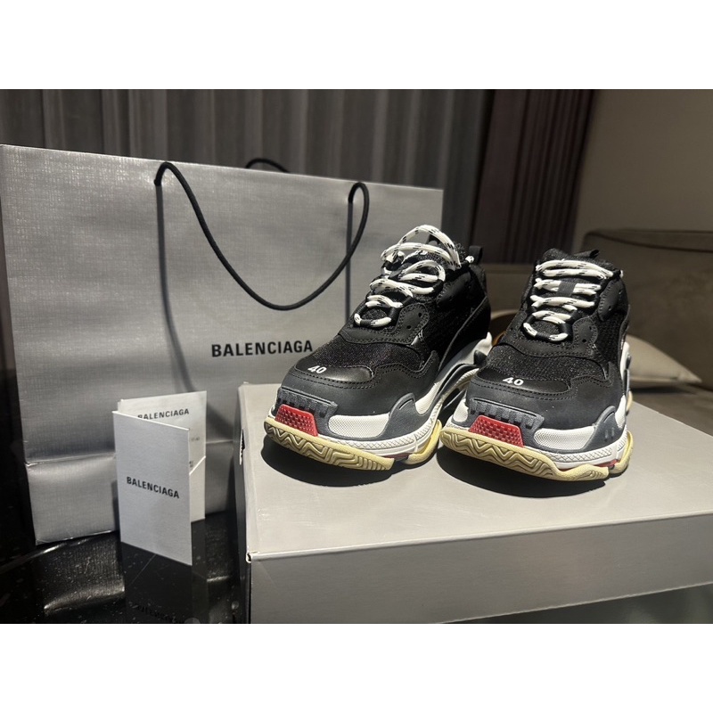 二手轉賣 台灣專櫃購入Balenciaga Triple S 巴黎世家 黑紅 復古老爹鞋 UR40