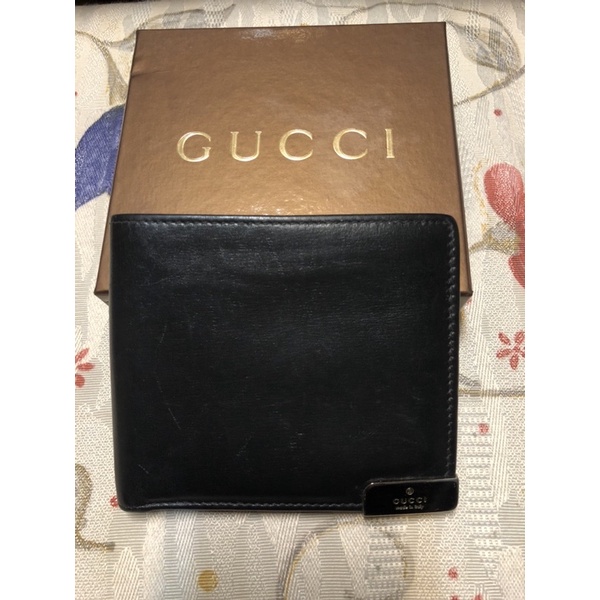 GUCCI 男用黑色真皮對開短夾原價9000元