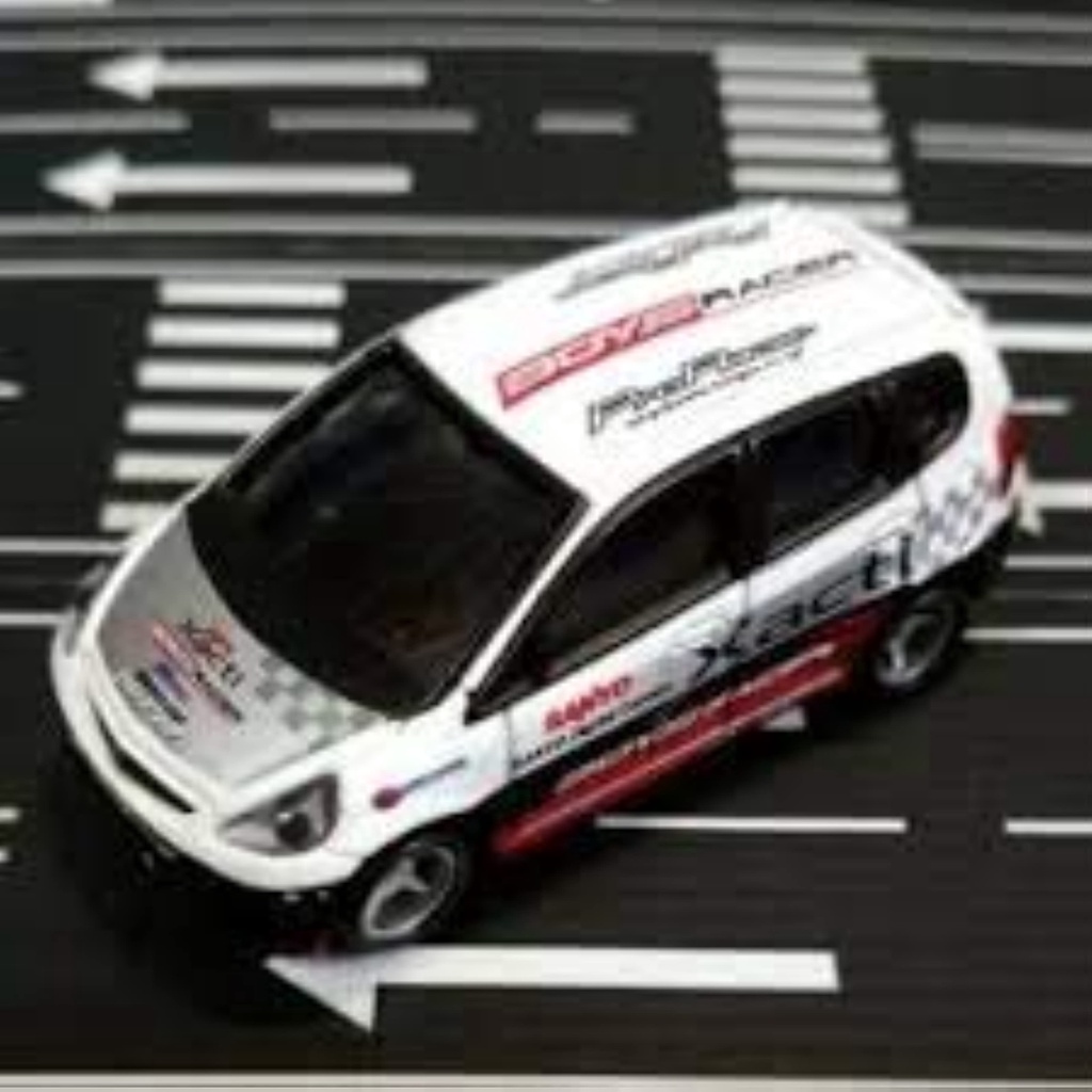 Tomica Auto Salon Fit Xacti