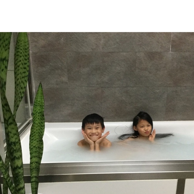 日式豐氧牛奶浴機，含浴缸與安裝。