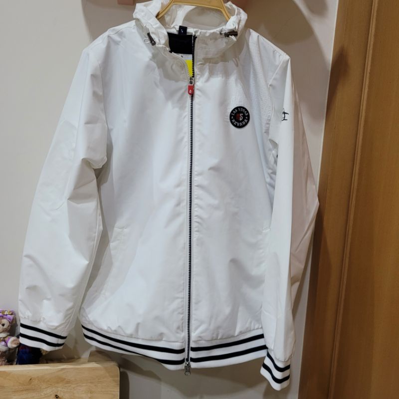 全新吊牌未拆原價快1萬五 2LMunsingwear 滿心企鵝女版白色內裡背心可拆兩件式外套 等於三種穿法防風機能性外套