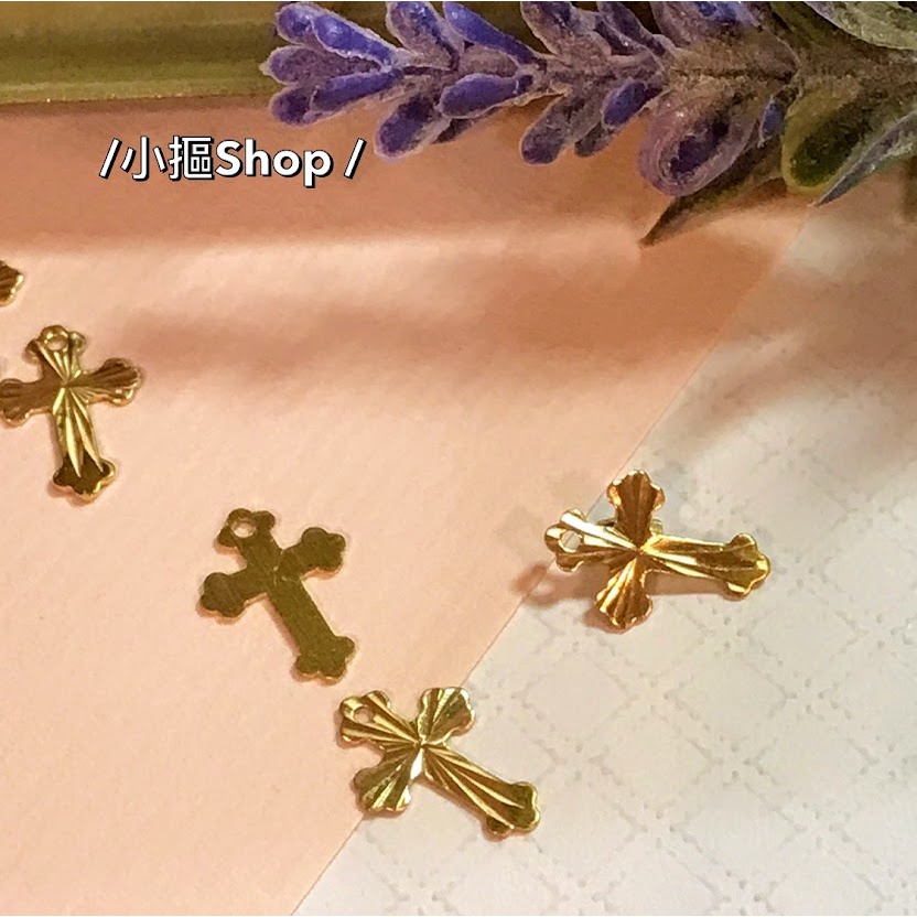 小摳飾品配件/DIY配件黃銅 配件 吊飾 無電鍍/約13mm十字架黃銅吊牌