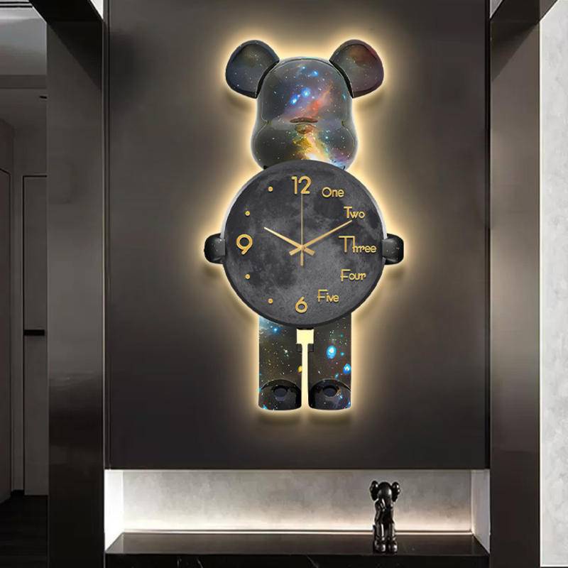【歡瀅光臨】暴力熊造型壁燈掛鐘 藝術掛鐘 時鐘掛鐘 北歐客廳 現代簡約 大氣高級感 創意時鐘壁燈