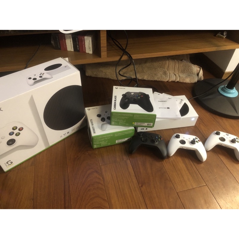 xbox one s主機無光碟版 三隻把手 九成新 剛買3週