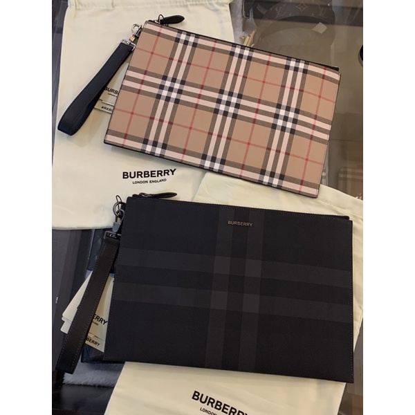 Limit精品✔️Burberry 經典卡其、黑色格紋搭配字母logo 男生手拿包 預購