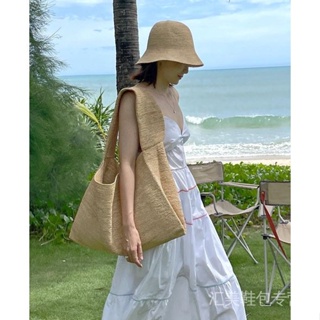 夏日新款斜背包購物高級感拉菲草編織休閒女包沙灘度假風時尚百搭斜背包