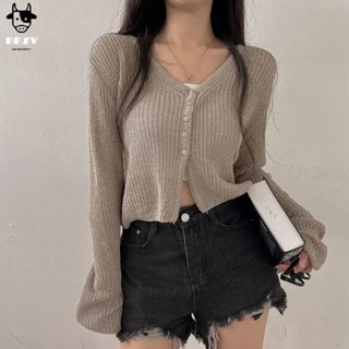 ♞牛奶少女[氣質出眾]韓國chic夏季設計感v領薄款針織衫女2023年新款長袖短版小外套上衣